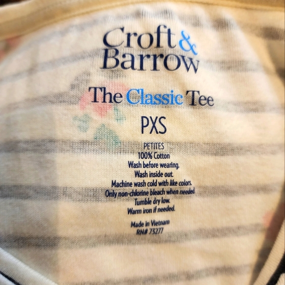 Croft and Barrow Women's Floral Graphic Design T-shirt - Picture 10 of 10